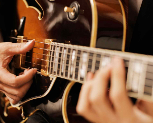 موسیقی جز، آموزش گیتار الکتریک
